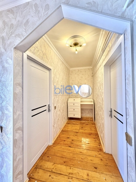 Satış 2 otaqlı Köhnə Tikili bina evi  60m², Bakı
