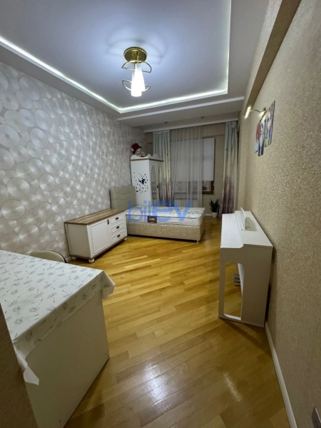 Aylıq Kirayə 3 otaqlı Yeni Tikili bina evi  110m², Bakı