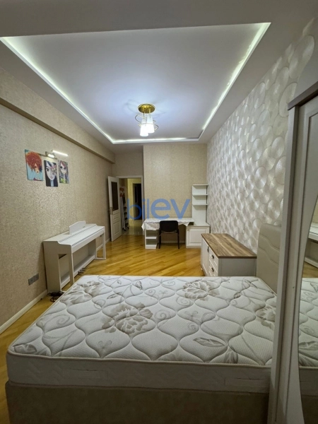 Aylıq Kirayə 3 otaqlı Yeni Tikili bina evi  110m², Bakı