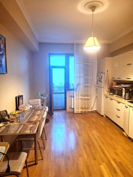 Aylıq Kirayə 3 otaqlı Yeni Tikili bina evi  110m², Bakı