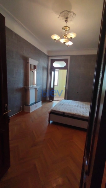 Aylıq Kirayə 2 otaqlı Köhnə Tikili bina evi  70m², Bakı
