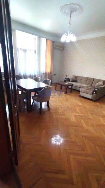 Aylıq Kirayə 2 otaqlı Köhnə Tikili bina evi  70m², Bakı