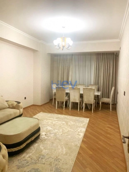 Aylıq Kirayə 3 otaqlı Yeni Tikili bina evi  135m², Bakı