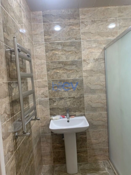 Aylıq Kirayə 3 otaqlı Yeni Tikili bina evi  135m², Bakı