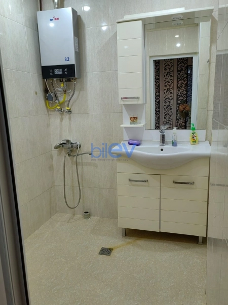 Satış 4 otaqlı Köhnə Tikili bina evi  100m², Bakı