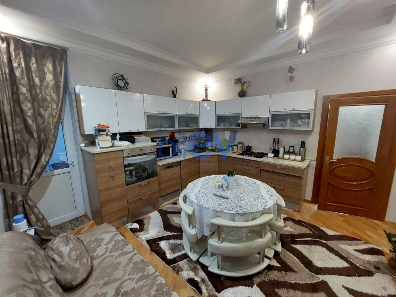 Satış 4 otaqlı Yeni Tikili bina evi  165m², Bakı