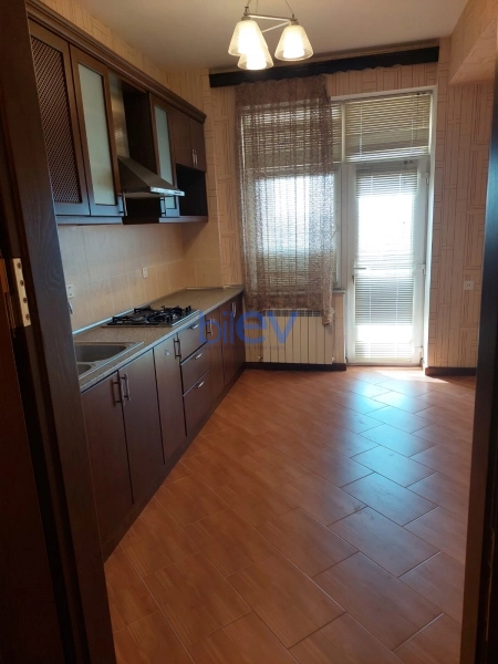 Aylıq Kirayə 2 otaqlı Yeni Tikili bina evi  82m², Bakı