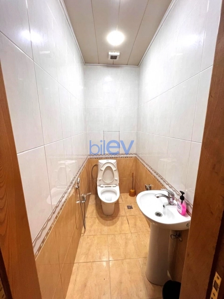 Aylıq Kirayə 3 otaqlı Yeni Tikili bina evi  140m², Bakı