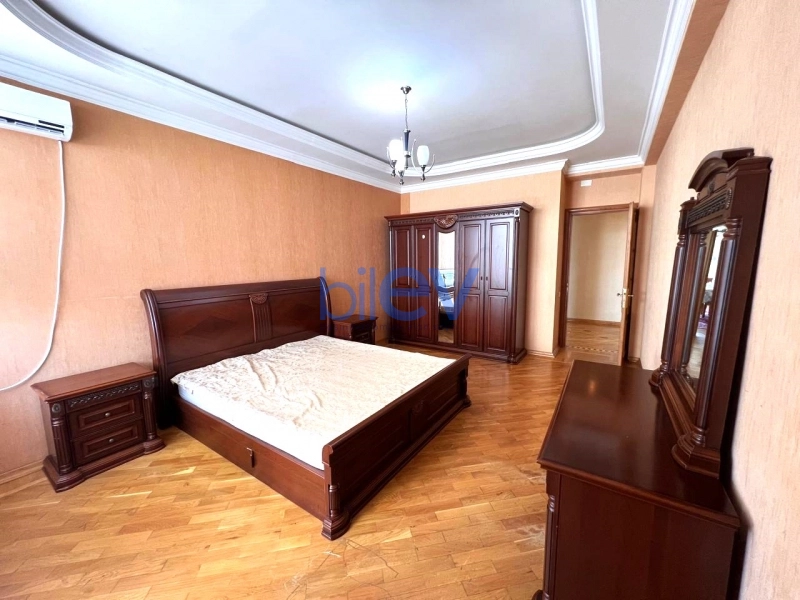 Aylıq Kirayə 3 otaqlı Yeni Tikili bina evi  140m², Bakı