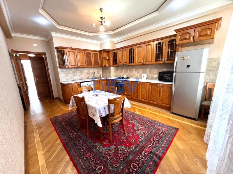 Aylıq Kirayə 3 otaqlı Yeni Tikili bina evi  140m², Bakı