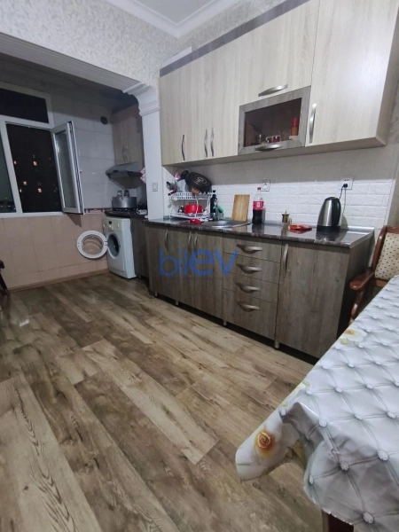 Aylıq Kirayə 2 otaqlı Köhnə Tikili bina evi  90m², Bakı