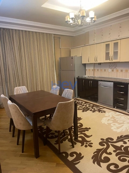 Aylıq Kirayə 3 otaqlı Yeni Tikili bina evi  147m², Bakı