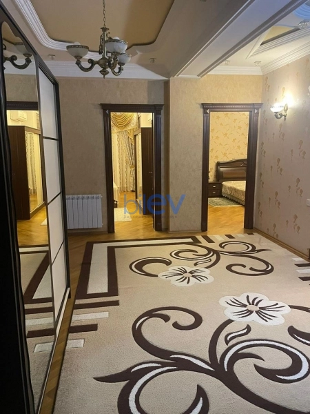 Aylıq Kirayə 3 otaqlı Yeni Tikili bina evi  147m², Bakı