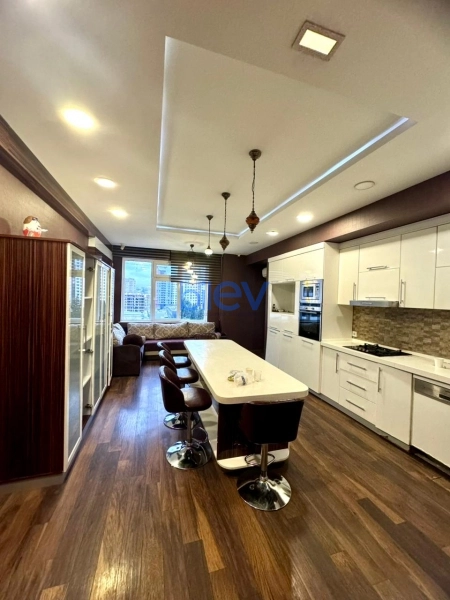 Aylıq Kirayə 4 otaqlı Yeni Tikili bina evi  200m², Bakı