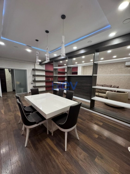 Aylıq Kirayə 4 otaqlı Yeni Tikili bina evi  200m², Bakı