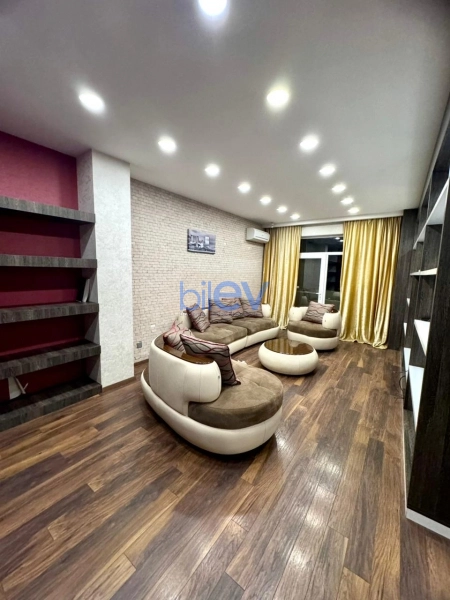 Aylıq Kirayə 4 otaqlı Yeni Tikili bina evi  200m², Bakı