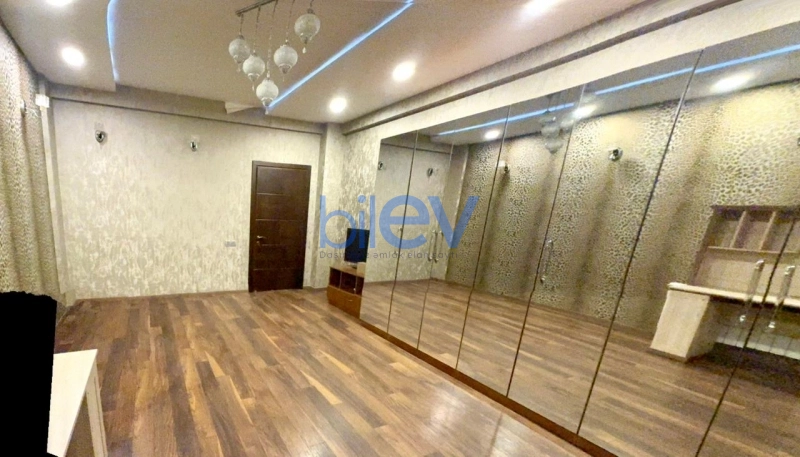Aylıq Kirayə 4 otaqlı Yeni Tikili bina evi  200m², Bakı