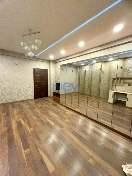 Aylıq Kirayə 4 otaqlı Yeni Tikili bina evi  200m², Bakı
