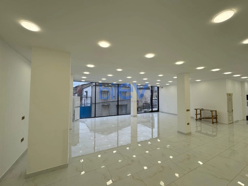 Satış  otaqlı Obyekt  300m², Xırdalan