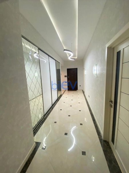 Aylıq Kirayə 3 otaqlı Yeni Tikili bina evi  147m², Bakı