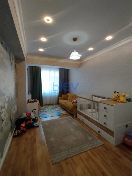 Aylıq Kirayə 3 otaqlı Yeni Tikili bina evi  135m², Bakı