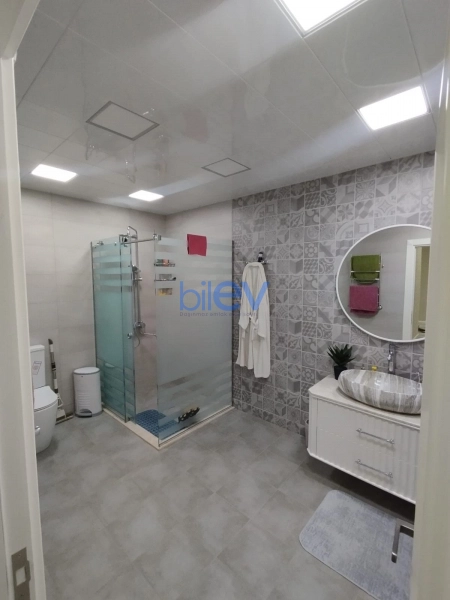 Aylıq Kirayə 3 otaqlı Yeni Tikili bina evi  135m², Bakı
