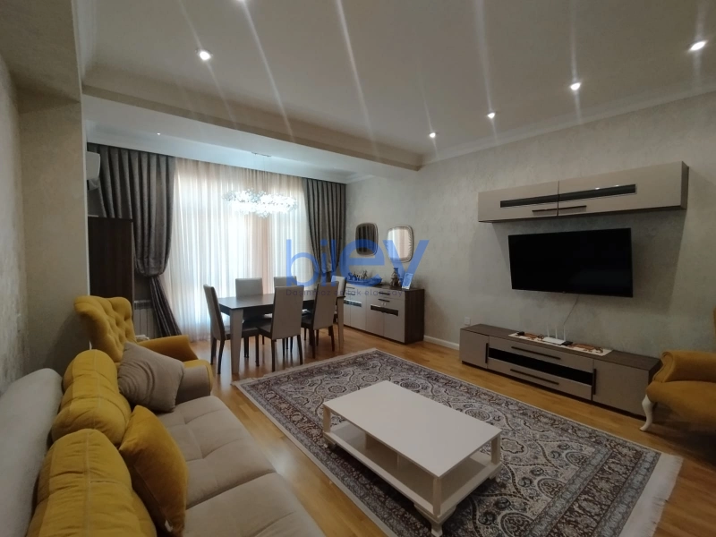 Aylıq Kirayə 3 otaqlı Yeni Tikili bina evi  135m², Bakı
