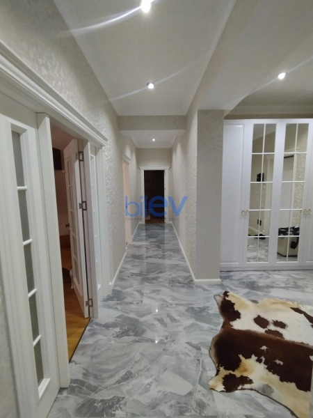 Aylıq Kirayə 3 otaqlı Yeni Tikili bina evi  135m², Bakı
