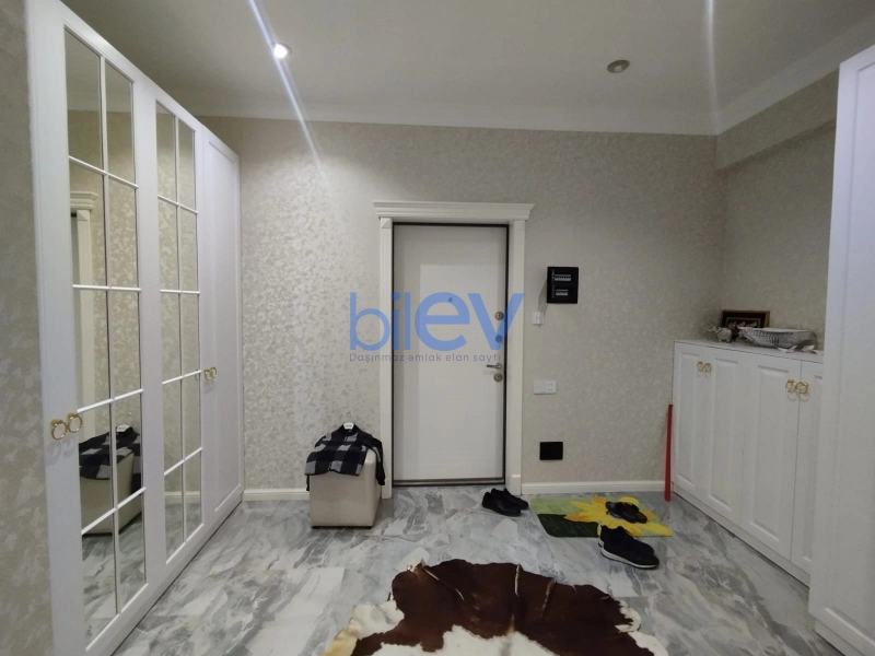 Aylıq Kirayə 3 otaqlı Yeni Tikili bina evi  135m², Bakı