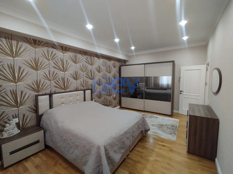 Aylıq Kirayə 3 otaqlı Yeni Tikili bina evi  135m², Bakı