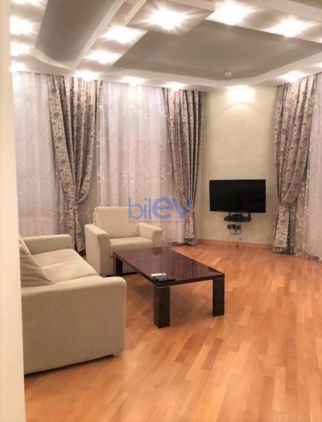 Aylıq Kirayə 3 otaqlı Yeni Tikili bina evi  145m², Bakı