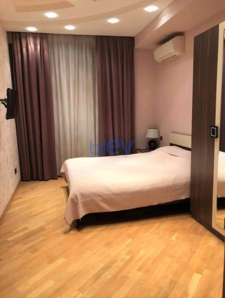 Aylıq Kirayə 3 otaqlı Yeni Tikili bina evi  145m², Bakı