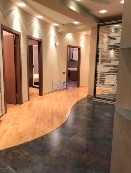 Aylıq Kirayə 3 otaqlı Yeni Tikili bina evi  145m², Bakı