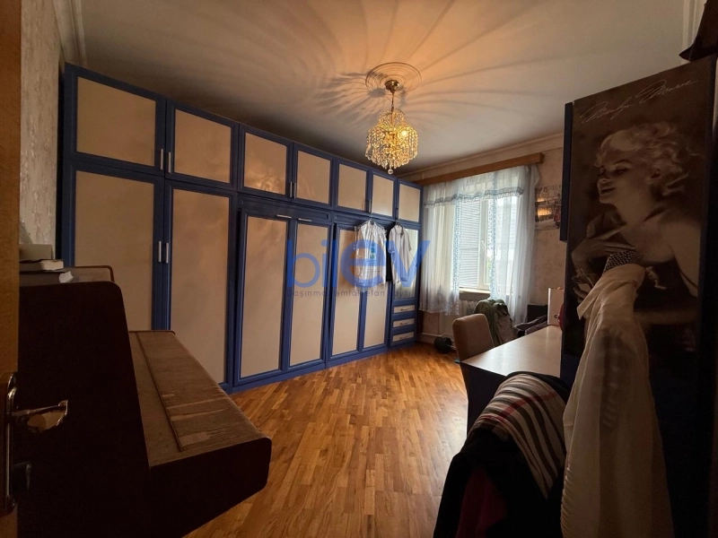 Satış 3 otaqlı Köhnə Tikili bina evi  65m², Bakı