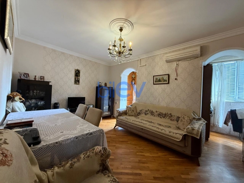 Satış 3 otaqlı Köhnə Tikili bina evi  65m², Bakı