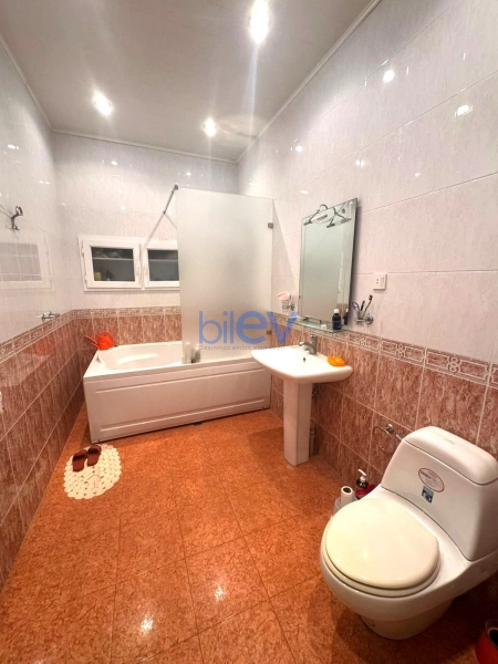 Aylıq Kirayə 2 otaqlı Köhnə Tikili bina evi  90m², Bakı