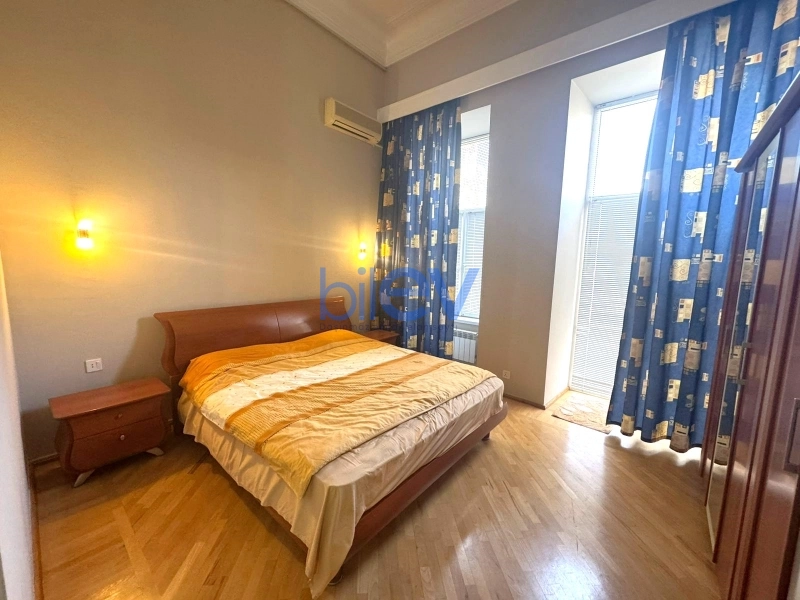 Aylıq Kirayə 2 otaqlı Köhnə Tikili bina evi  90m², Bakı