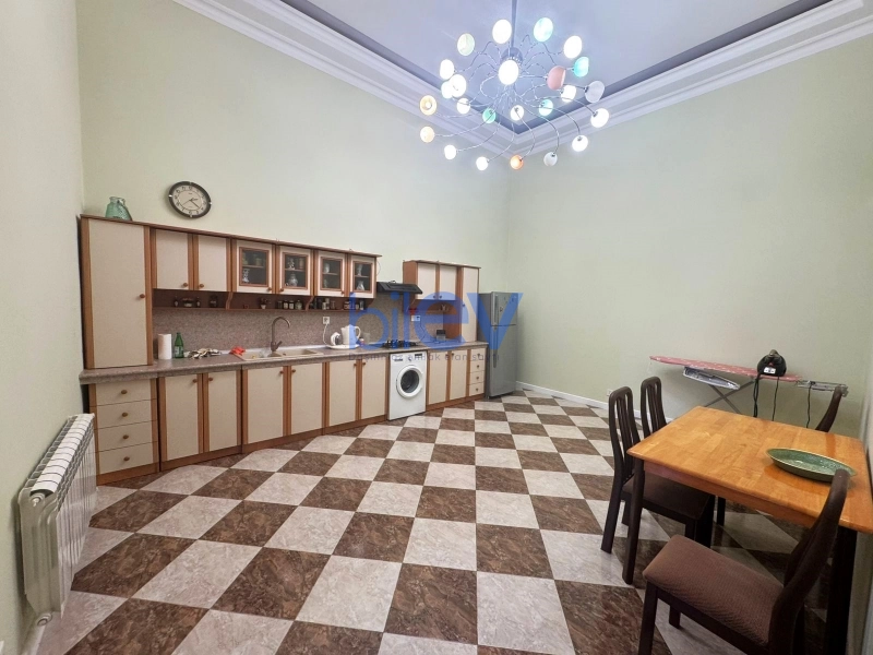 Aylıq Kirayə 2 otaqlı Köhnə Tikili bina evi  90m², Bakı