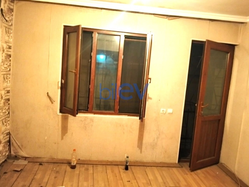 Aylıq Kirayə 4 otaqlı Köhnə Tikili bina evi  81m², Bakı