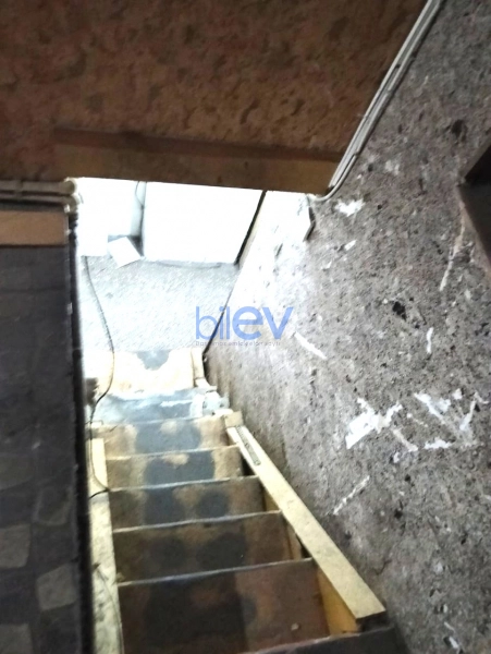 Aylıq Kirayə 4 otaqlı Köhnə Tikili bina evi  81m², Bakı