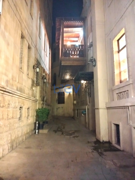Aylıq Kirayə 4 otaqlı Köhnə Tikili bina evi  81m², Bakı