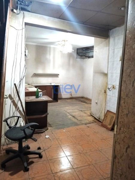 Aylıq Kirayə 4 otaqlı Köhnə Tikili bina evi  81m², Bakı
