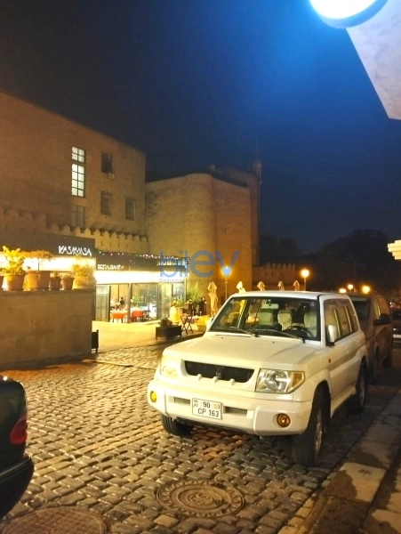 Aylıq Kirayə 4 otaqlı Köhnə Tikili bina evi  81m², Bakı