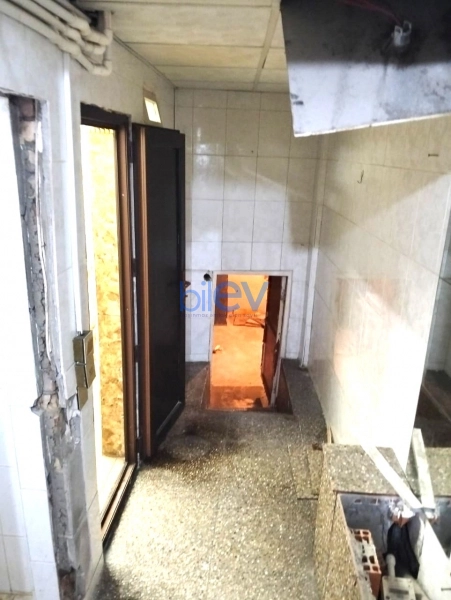 Aylıq Kirayə 4 otaqlı Köhnə Tikili bina evi  81m², Bakı