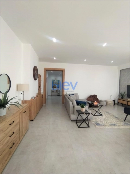 Aylıq Kirayə 3 otaqlı Yeni Tikili bina evi  125m², Bakı