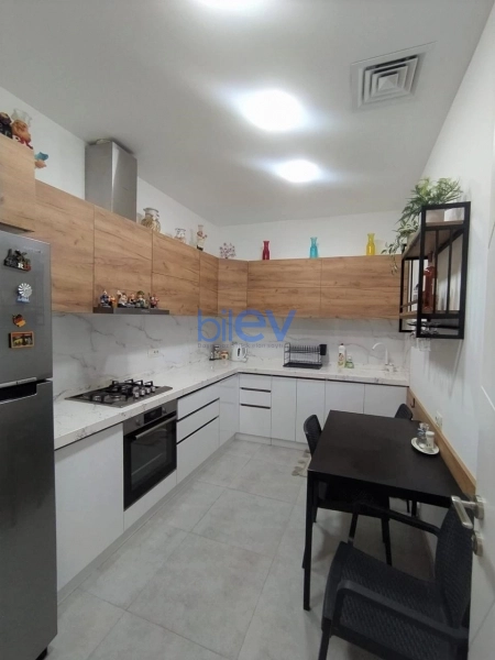 Aylıq Kirayə 3 otaqlı Yeni Tikili bina evi  125m², Bakı