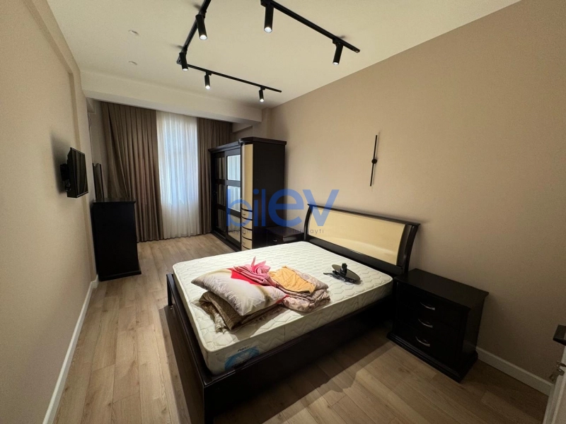 Aylıq Kirayə 3 otaqlı Yeni Tikili bina evi  155m², Bakı
