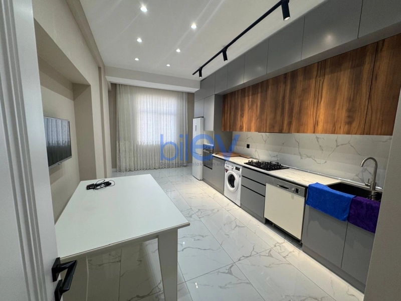 Aylıq Kirayə 3 otaqlı Yeni Tikili bina evi  155m², Bakı