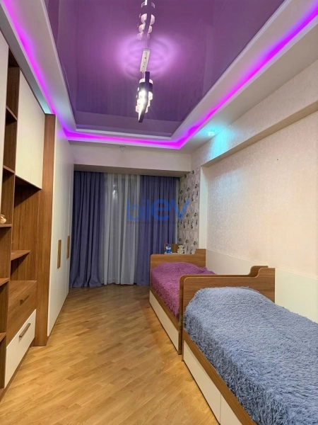 Aylıq Kirayə 3 otaqlı Yeni Tikili bina evi  145m², Bakı