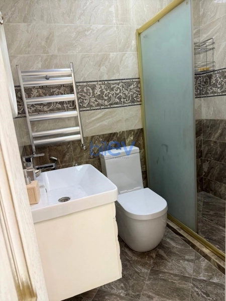 Aylıq Kirayə 3 otaqlı Yeni Tikili bina evi  145m², Bakı